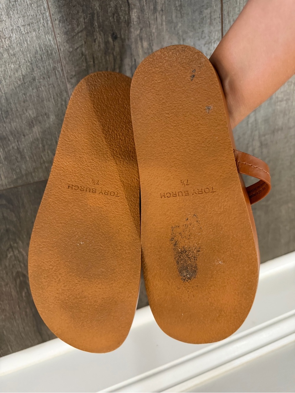 Tory Burch Leather Logo Thong Sandals in Cognac Brown - Picture 5 of 6